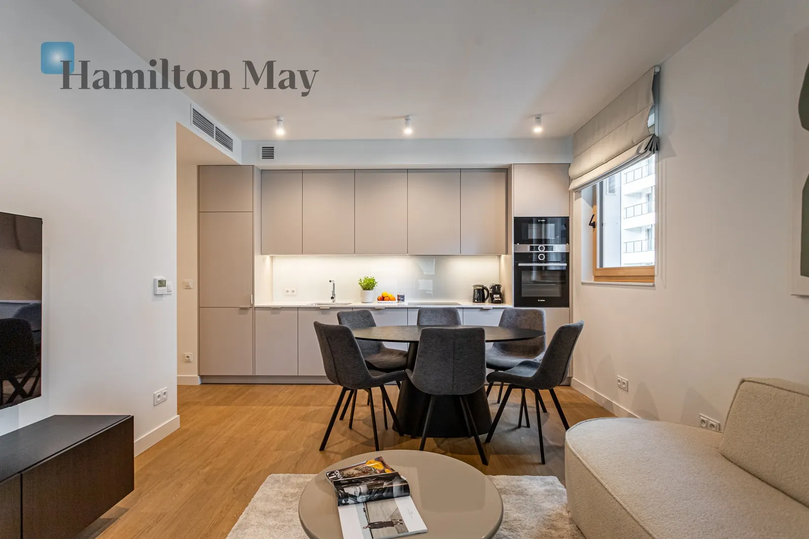 City: Warszawa Street: Prosta Region: Wola Subregion: Czyste Distance to centre: 1.99 km Level: 5 Price: 12500 PLN Bedrooms: 3 Bathrooms: 2 Size: 77m2 - slider