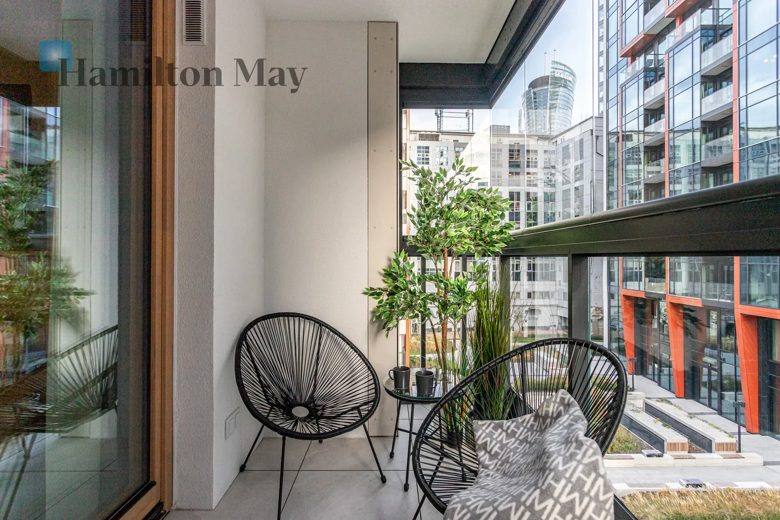 Region: Wola Subregion: Czyste Distance to centre: 1.99 km Level: 5 Price: 12500 PLN Bedrooms: 3 - slider