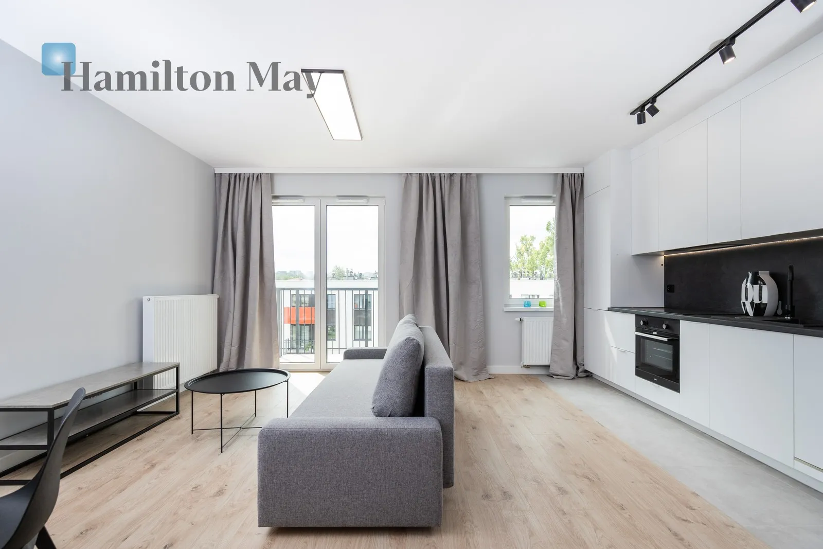 Street: Wielicka Region: Podgórze Subregion: Płaszów Distance to centre: 4.65 km Level: 5 Price: 2650 PLN Bedrooms: 0 Bathrooms: 1 Size: 33m2 Price/m2: 80 PLN - slider