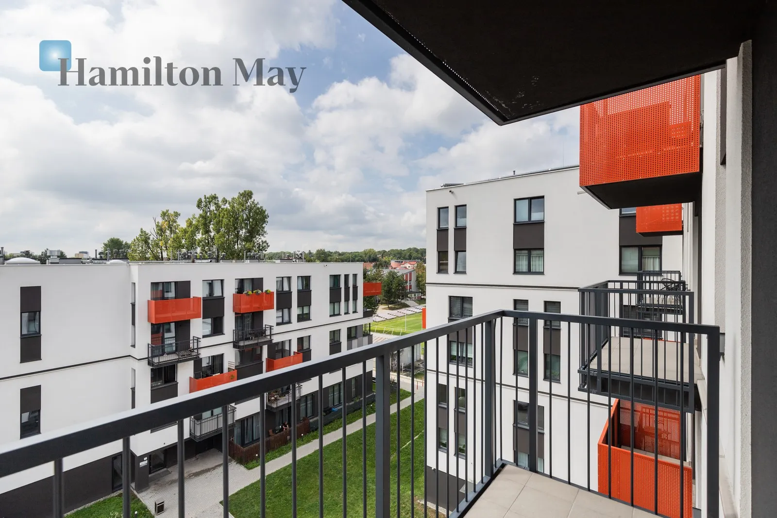 Subregion: Płaszów Distance to centre: 4.65 km Level: 5 Price: 2650 PLN Bedrooms: 0 Bathrooms: 1 Size: 33m2 - slider