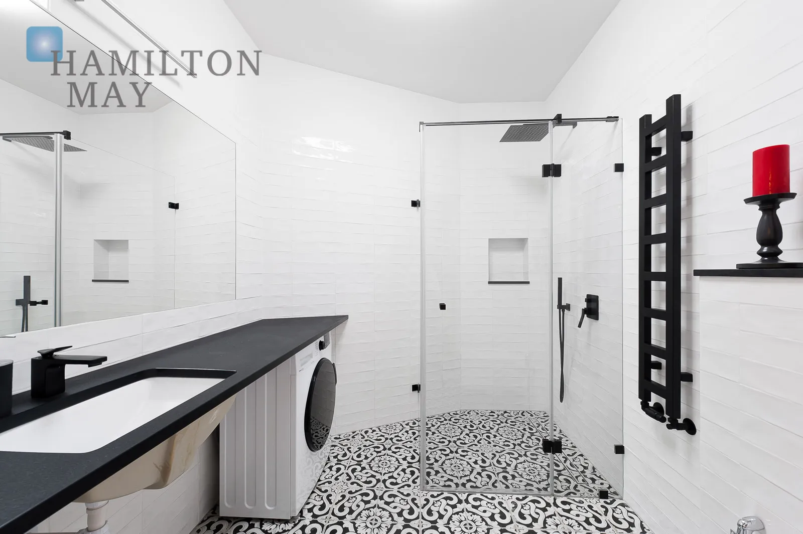 A modern apartment with a terrace in the prestigious Ludwinów development on the Vistula Boulevards - slider