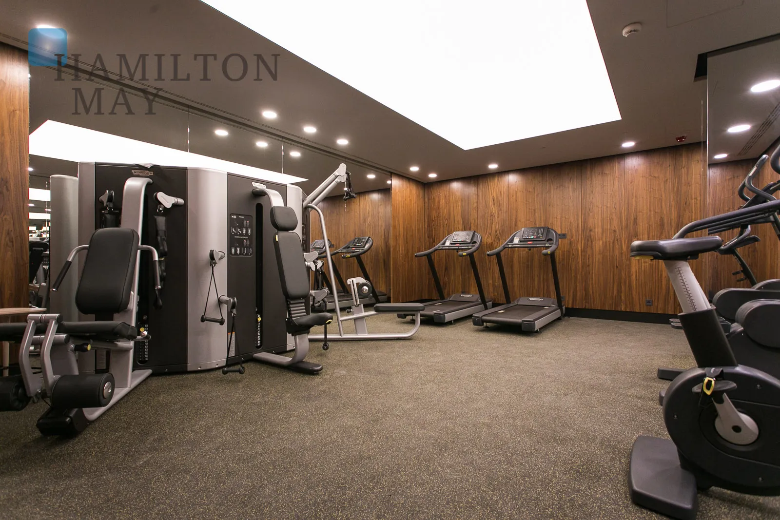 Unique apartment with panoramic views right by iconic Błonia park - slider