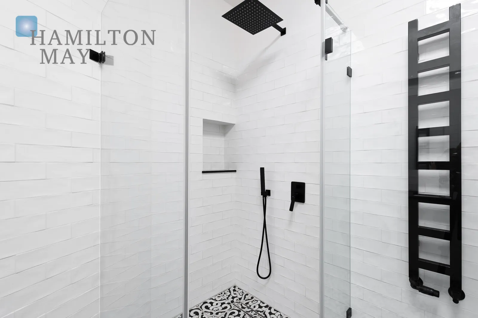 A modern apartment with a terrace in the prestigious Ludwinów development on the Vistula Boulevards - slider