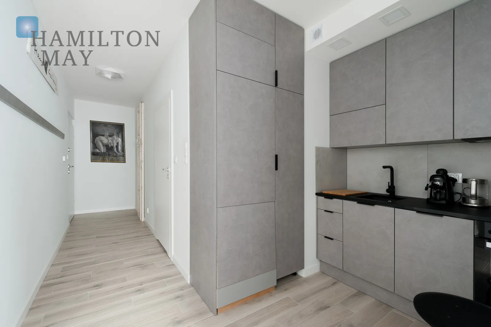 A modern apartment in the prestigious Ludwinów development on the Vistula Boulevards - slider