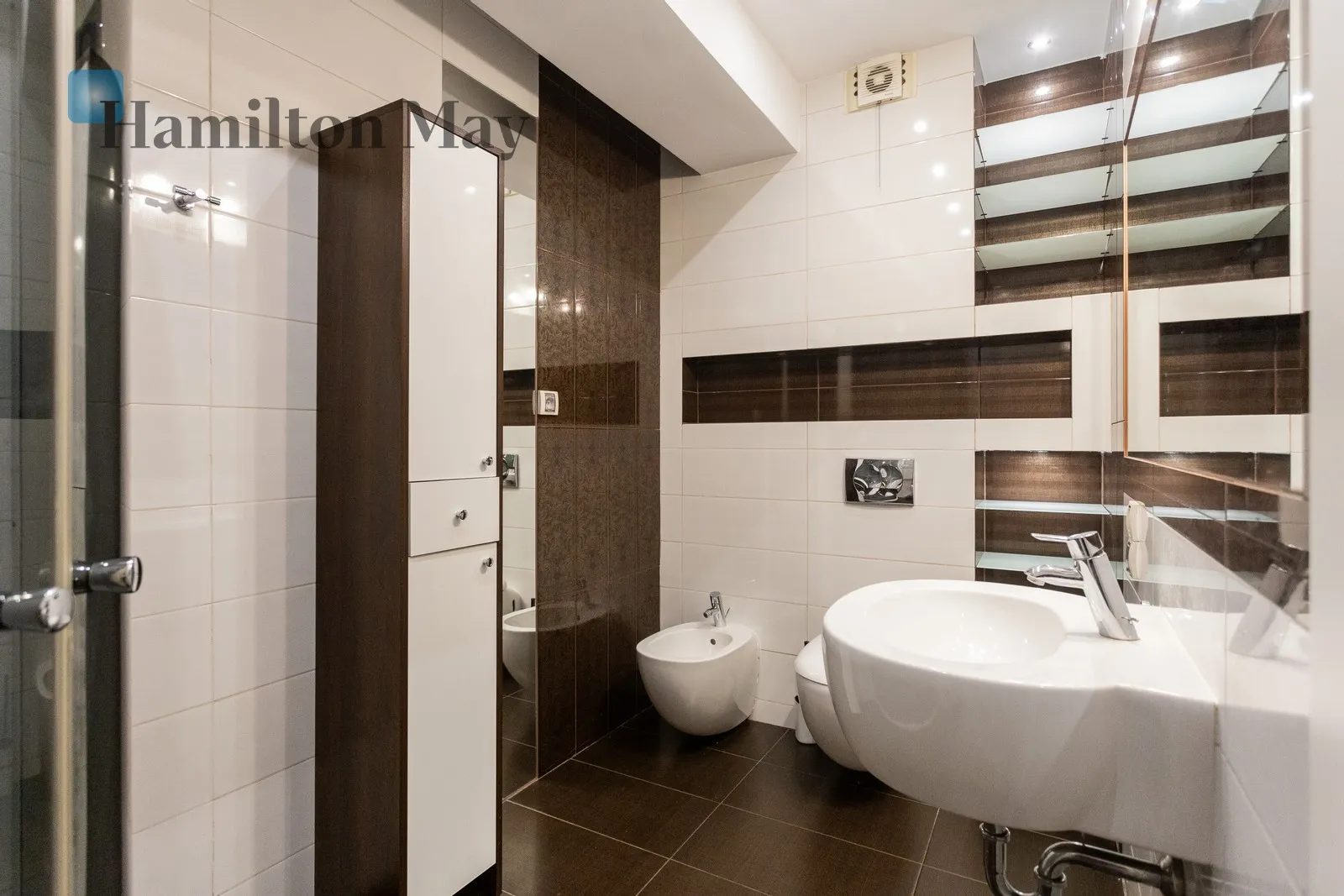 Distance to centre: 2.81 km Level: 5 Price: 980000 PLN Bedrooms: 1 Bathrooms: 1 Size: 66m2 Price/m2: 14848 PLN - slider