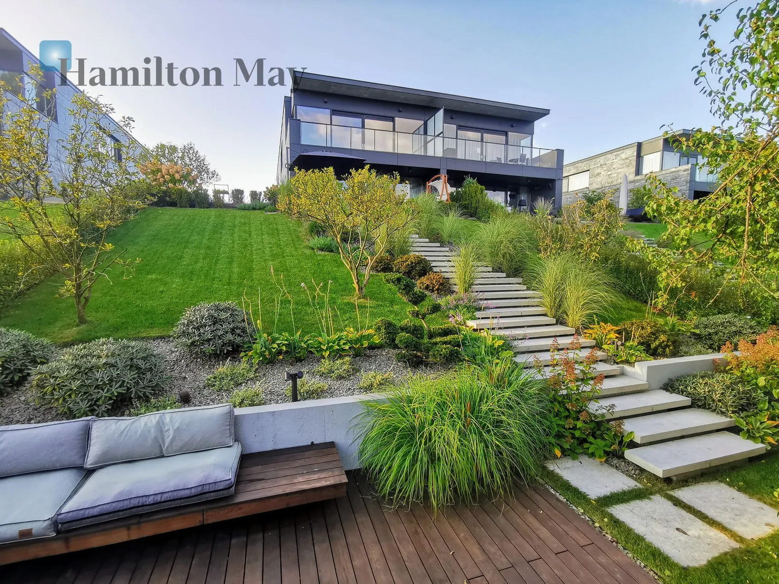 Region: Fort Piłsudskiego, Warszawa Distance to centre: 5 km Price: 7000 EUR Bedrooms: 3 Bathrooms: 2 - slider