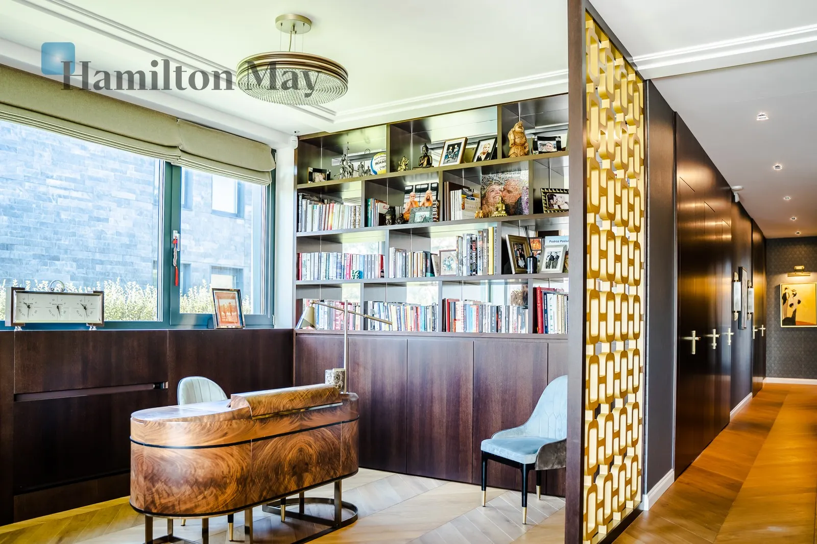 Street: Fort Piłsudskiego Region: Fort Piłsudskiego, Warszawa Distance to centre: 5 km Price: 7000 EUR Bedrooms: 3 Bathrooms: 2 Size: 168m2 - slider