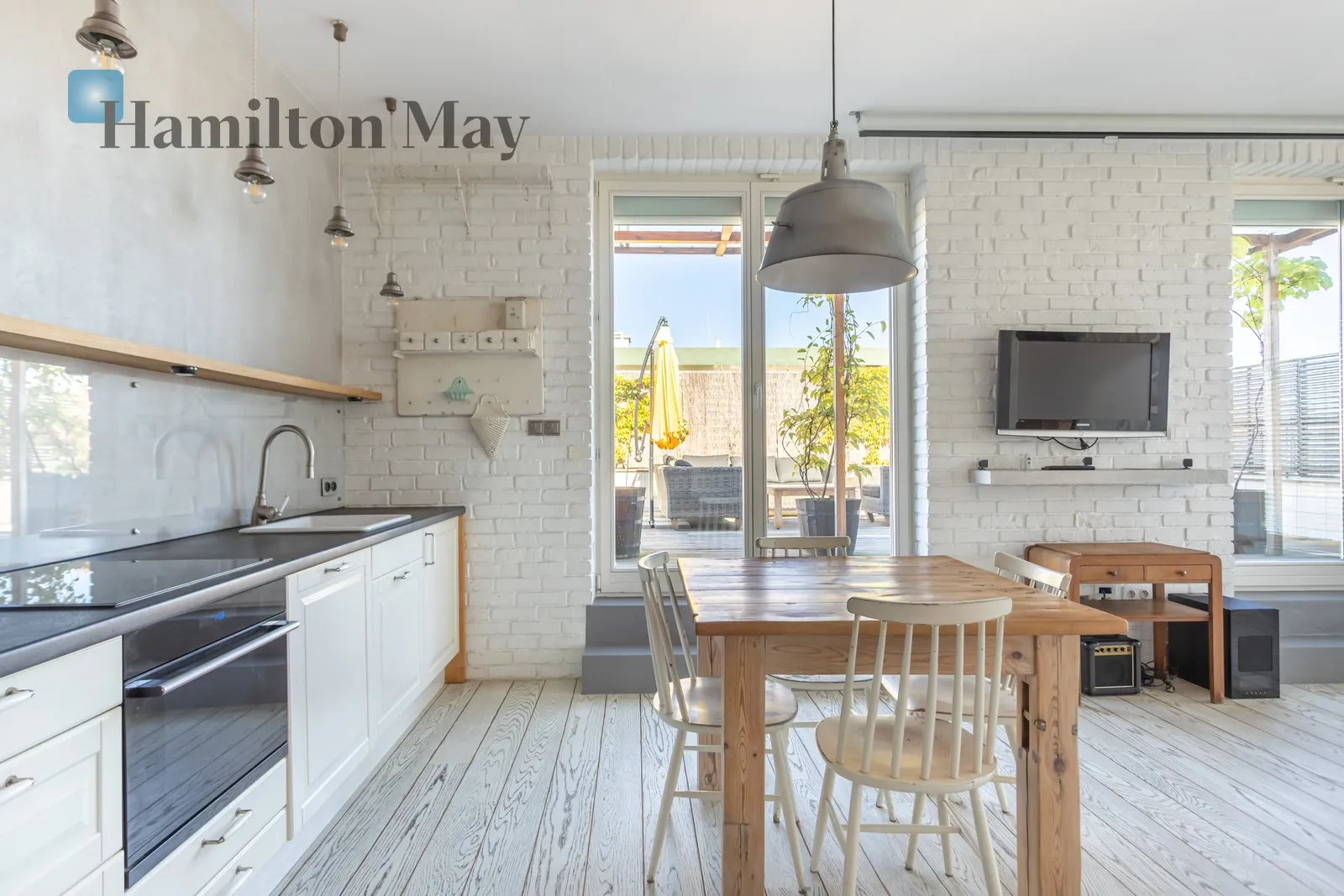 Street: Adama Branickiego Region: Wilanów Subregion: Wilanów Wysoki Distance to centre: 9.24 km Level: 4 Price: 8200 PLN Bedrooms: 2 Bathrooms: 1 Size: 80m2 Price/m2: 103 PLN - slider