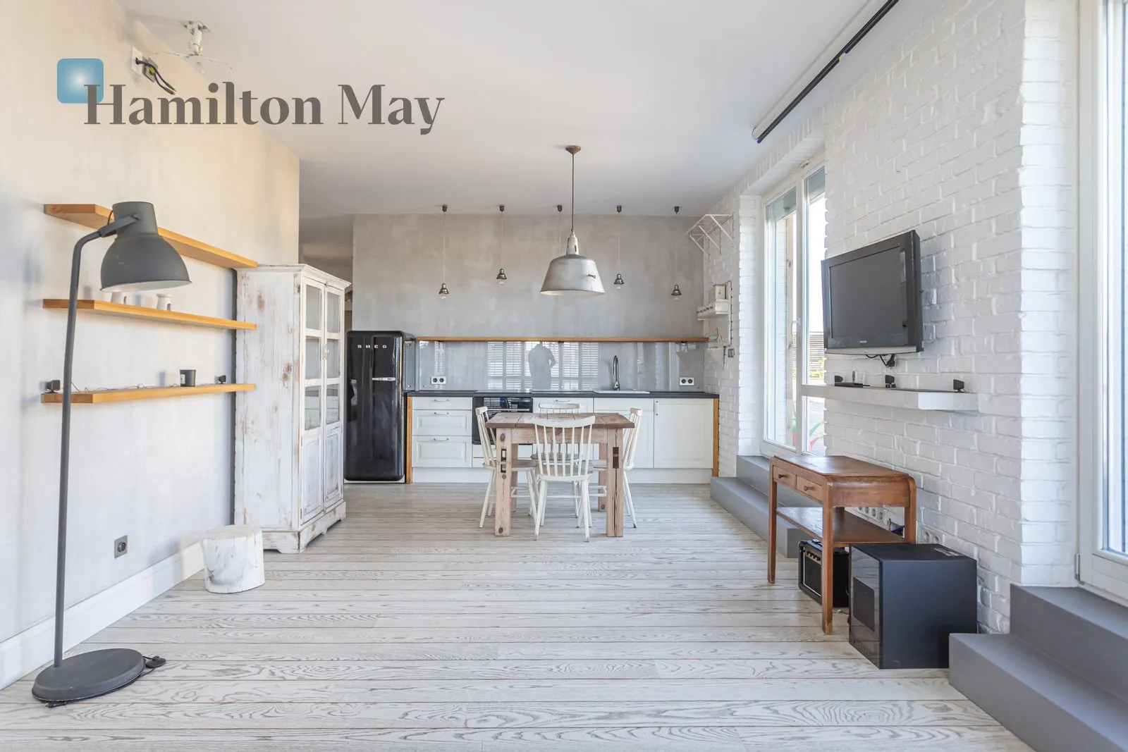Street: Adama Branickiego Region: Wilanów Subregion: Wilanów Wysoki Distance to centre: 9.24 km Level: 4 Price: 8200 PLN Bedrooms: 2 Bathrooms: 1 Size: 80m2 - slider