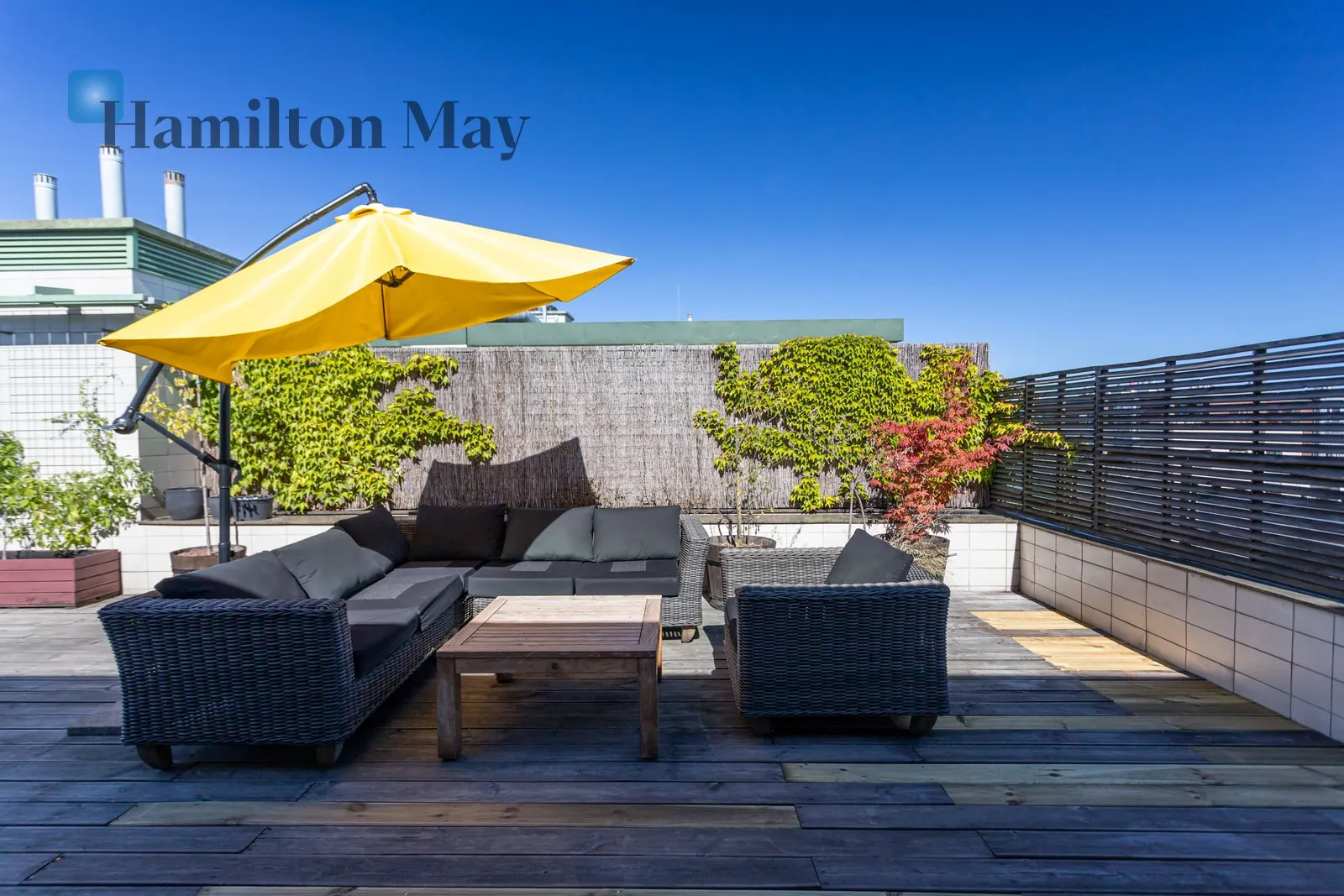 Distance to centre: 9.24 km Level: 4 Price: 8200 PLN Bedrooms: 2 Bathrooms: 1 Size: 80m2 - slider