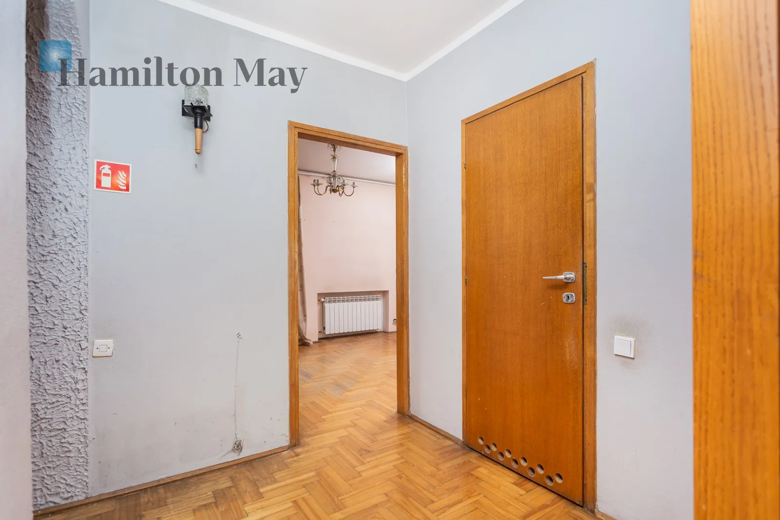 Distance to centre: 2.14 km Price: 1580000 PLN Bedrooms: 5