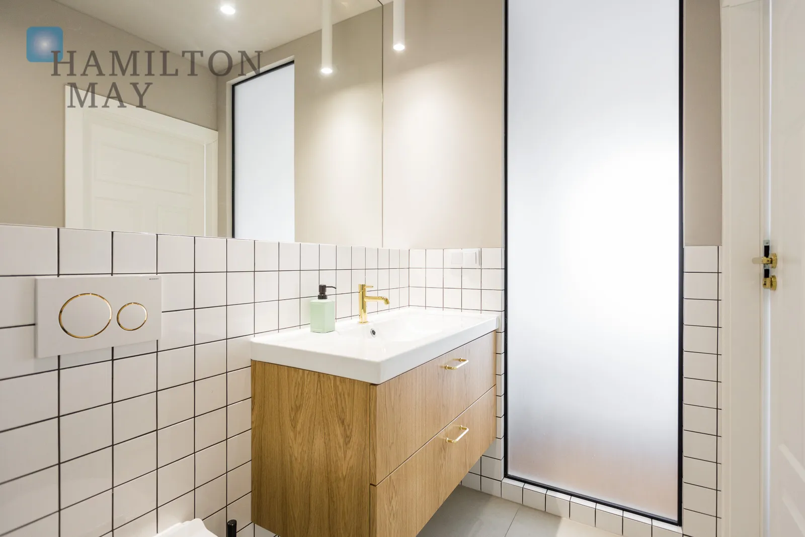 Exclusive, two-story apartment with a dressing room and two bathrooms - slider