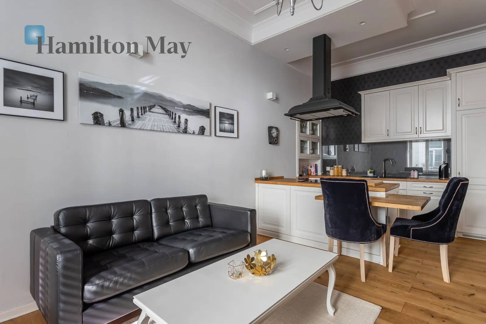 City: Warszawa Street: Poznańska Region: Śródmieście Subregion: Śródmieście Południowe Distance to centre: 0.5 km Level: 3 Price: 5000 PLN Bedrooms: 1 Bathrooms: 1 Size: 40m2 - slider