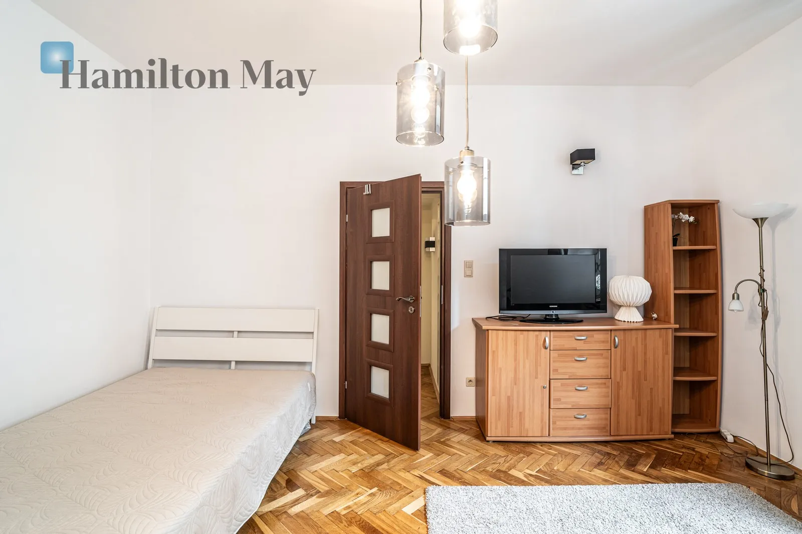 Street: Józefa Region: Stare Miasto Subregion: Kazimierz Distance to centre: 1 km Level: 2 Price: 3800 PLN Bedrooms: 2 Bathrooms: 1 Size: 58m2 - slider