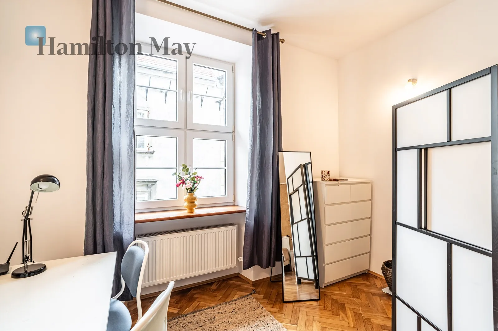 Street: Józefa Region: Stare Miasto Subregion: Kazimierz Distance to centre: 1 km Level: 2 Price: 3800 PLN Bedrooms: 2 Bathrooms: 1 - slider