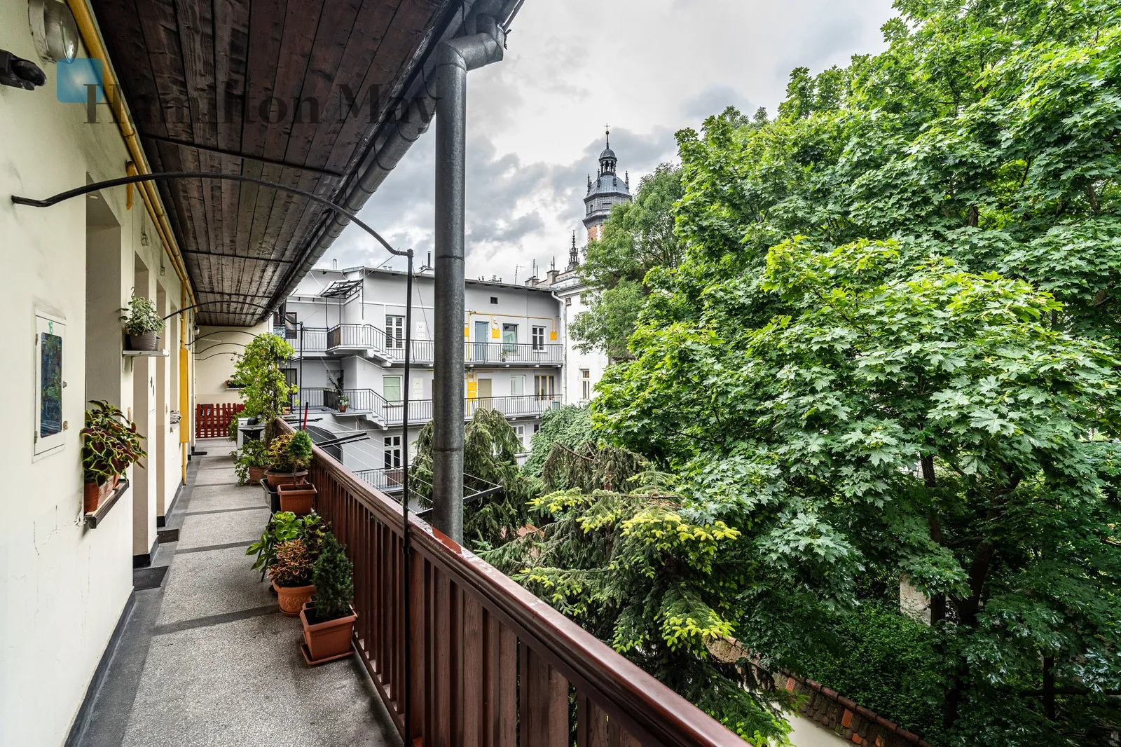 Subregion: Kazimierz Distance to centre: 1 km Level: 2 Price: 3800 PLN Bedrooms: 2 Bathrooms: 1 - slider