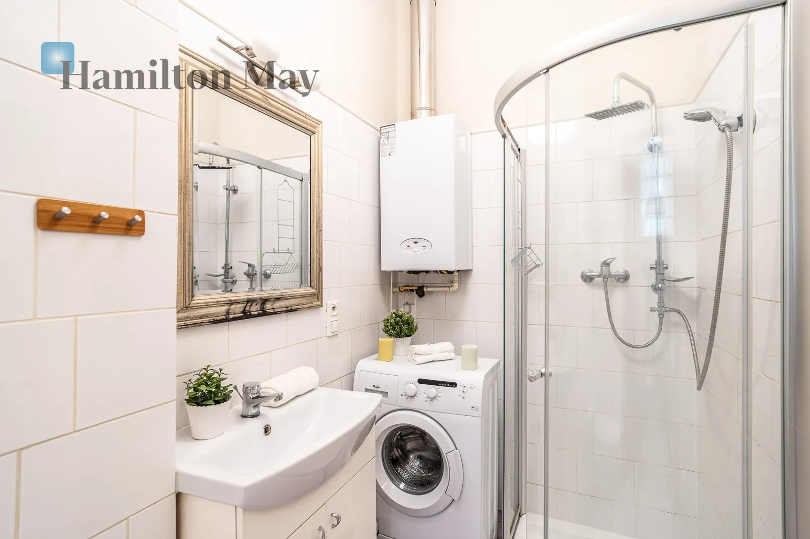 Subregion: Kazimierz Distance to centre: 1 km Level: 2 Price: 3800 PLN Bedrooms: 2 Bathrooms: 1 Size: 58m2 - slider