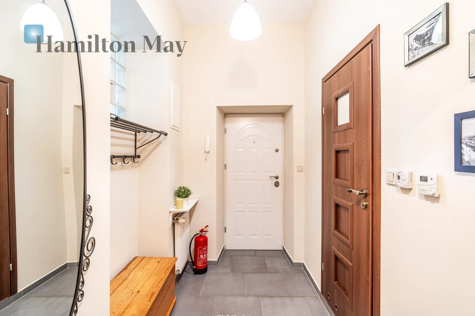 Distance to centre: 1 km Level: 2 Price: 3800 PLN Bedrooms: 2 Bathrooms: 1 Size: 58m2 Price/m2: 66 PLN - slider