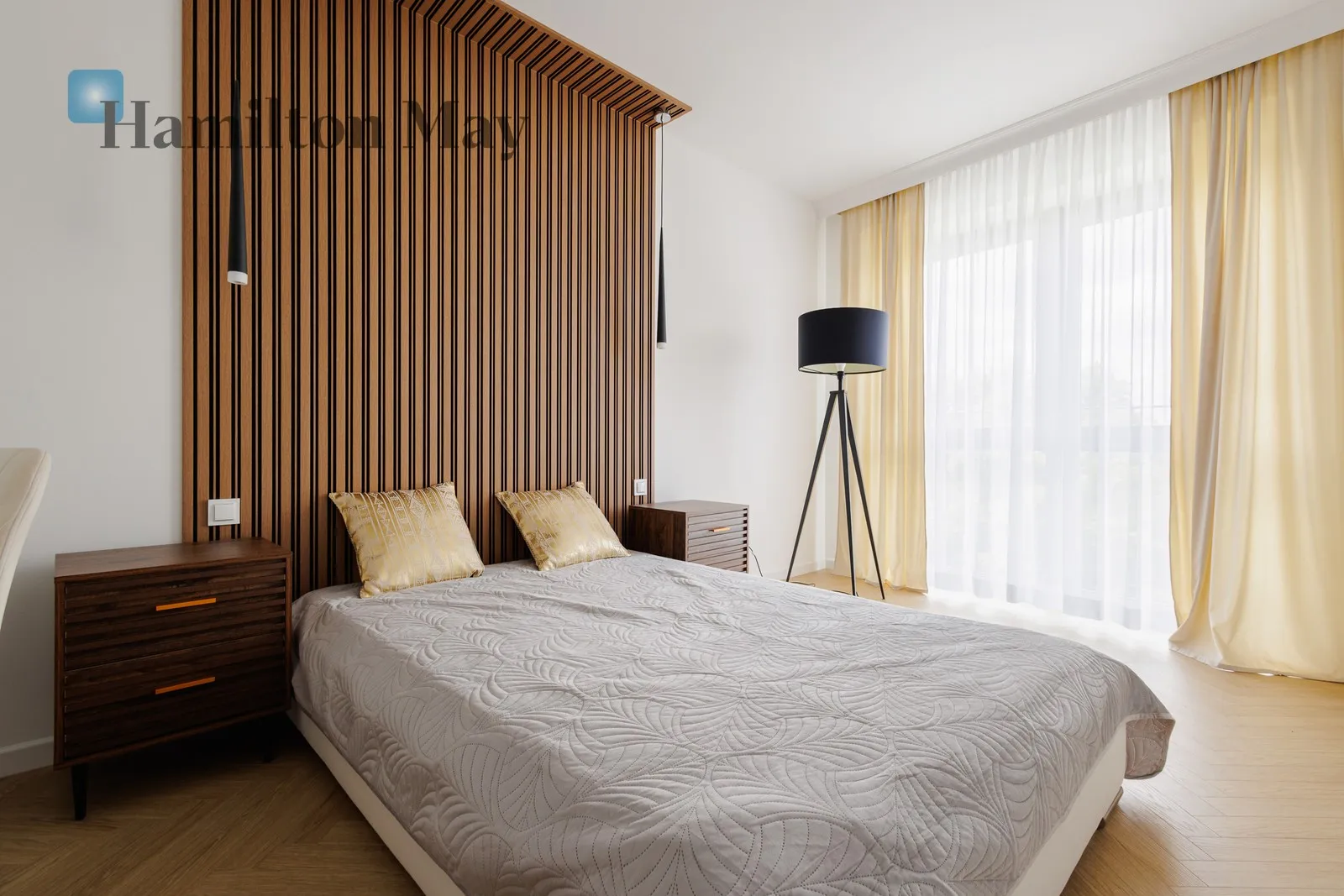 Street: aleja Wyścigowa Region: Mokotów Subregion: Służew Distance to centre: 7.06 km Level: 4 Price: 5200 PLN Bedrooms: 1 Bathrooms: 1 - slider