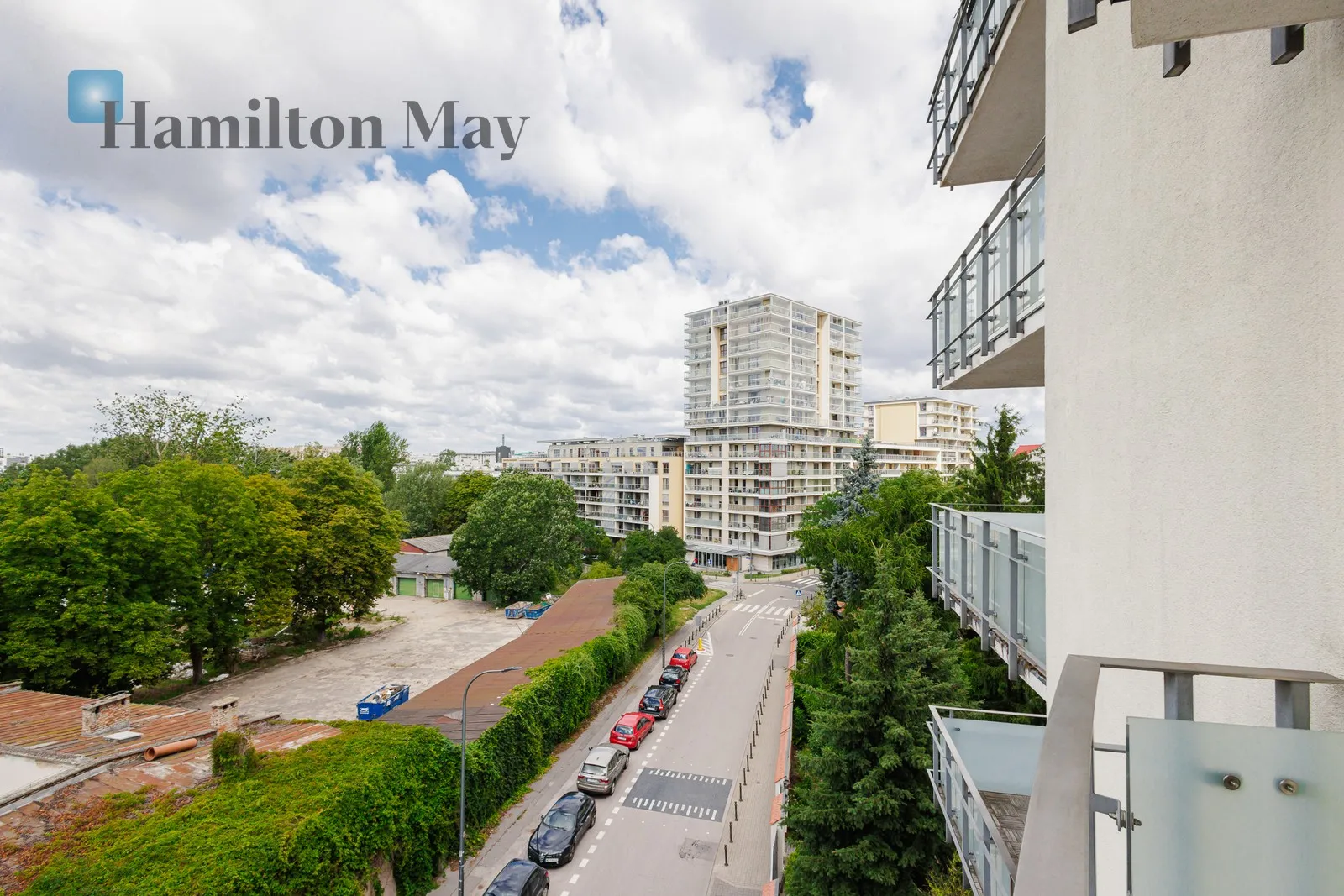 Region: Mokotów Subregion: Służew Distance to centre: 7.06 km Level: 4 Price: 5200 PLN Bedrooms: 1 Bathrooms: 1 - slider
