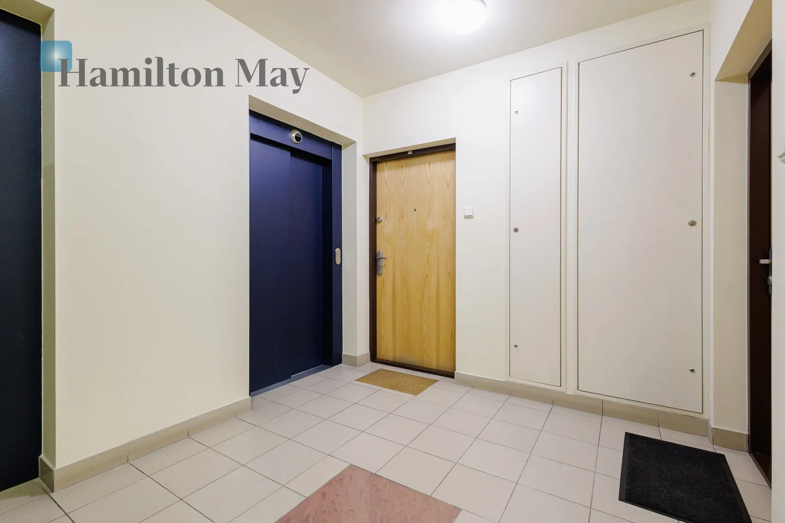 Subregion: Służew Distance to centre: 7.06 km Level: 4 Price: 5200 PLN Bedrooms: 1 Bathrooms: 1 Size: 47m2 - slider