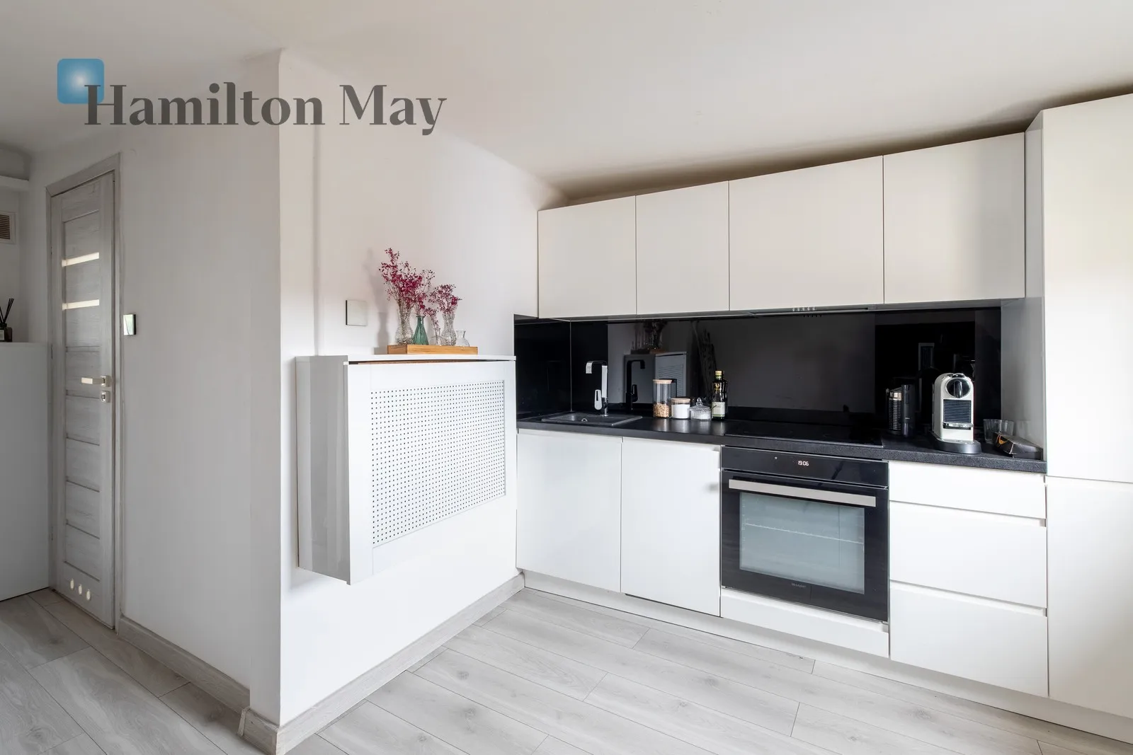 Level: 6 Price: 3300 PLN Bedrooms: 1 Bathrooms: 1 Size: 36m2 Price/m2: 92 PLN - slider