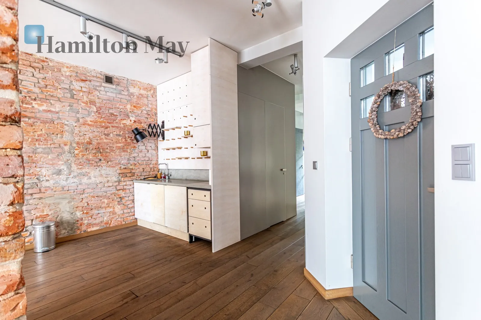 Street: Angorska Region: Praga-Południe Subregion: Saska Kępa Distance to centre: 3.59 km Price: 3700000 PLN Bedrooms: 4 Bathrooms: 2 Size: 192m2 Price/m2: 19271 PLN - slider