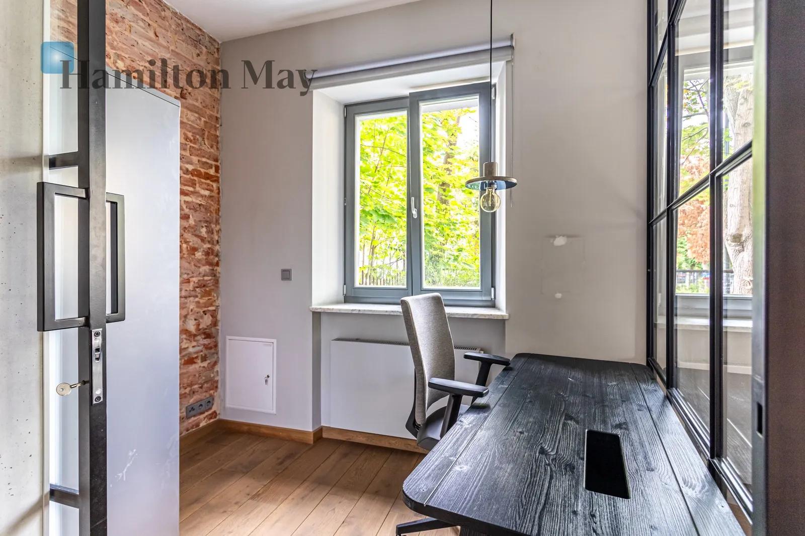 Street: Angorska Region: Praga-Południe Subregion: Saska Kępa Distance to centre: 3.59 km Price: 3700000 PLN Bedrooms: 4 Bathrooms: 2 - slider