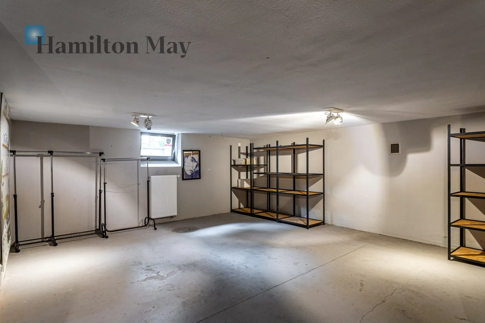Price: 3700000 PLN Bedrooms: 4 Bathrooms: 2 Size: 192m2 Price/m2: 19271 PLN - slider