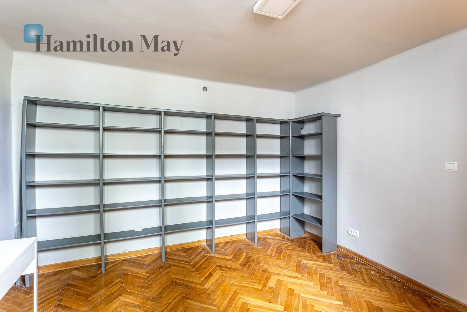 Subregion: Saska Kępa Distance to centre: 3.59 km Price: 3700000 PLN Bedrooms: 4 - slider