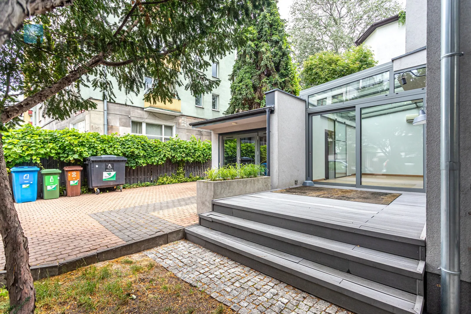 Price: 3700000 PLN Bedrooms: 4 Bathrooms: 2 Size: 192m2 - slider