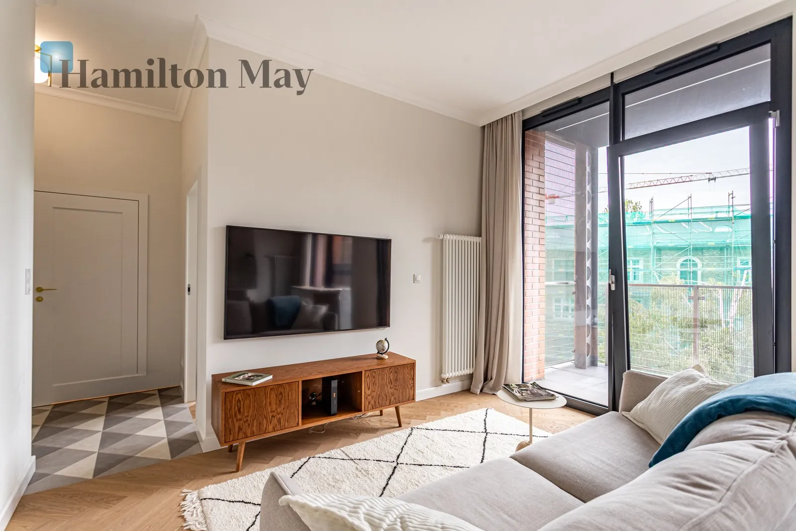 Comfortable 2-room apartment, Koneser Square, garage, air conditioning, walk-in closet

 - slider
