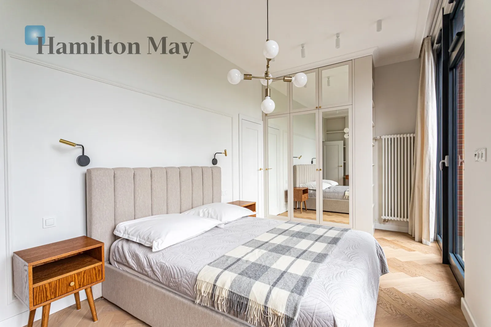Comfortable 2-room apartment, Koneser Square, garage, air conditioning, walk-in closet

 - slider