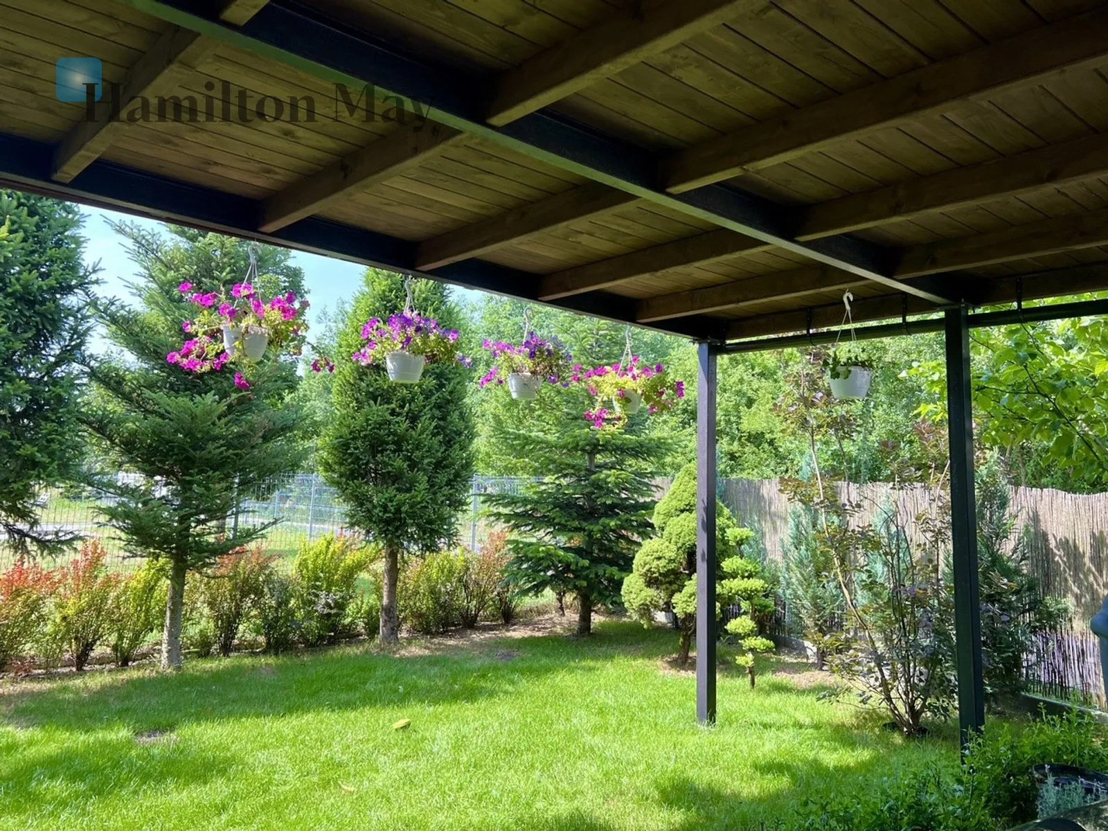 A spacious, modern, and rent-free two-story apartment in a quiet neighborhood.

 - slider