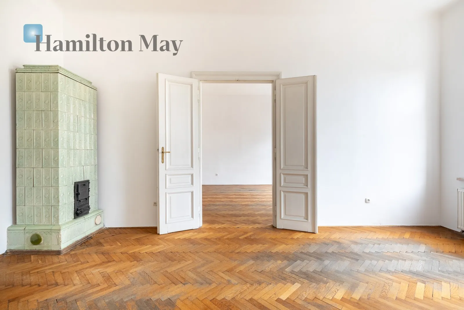 Street: Karmelicka Region: Stare Miasto Distance to centre: 0.95 km Level: 3 Price: 1980000 PLN Bedrooms: 2 Bathrooms: 1 Size: 109m2 Price/m2: 18165 PLN - slider
