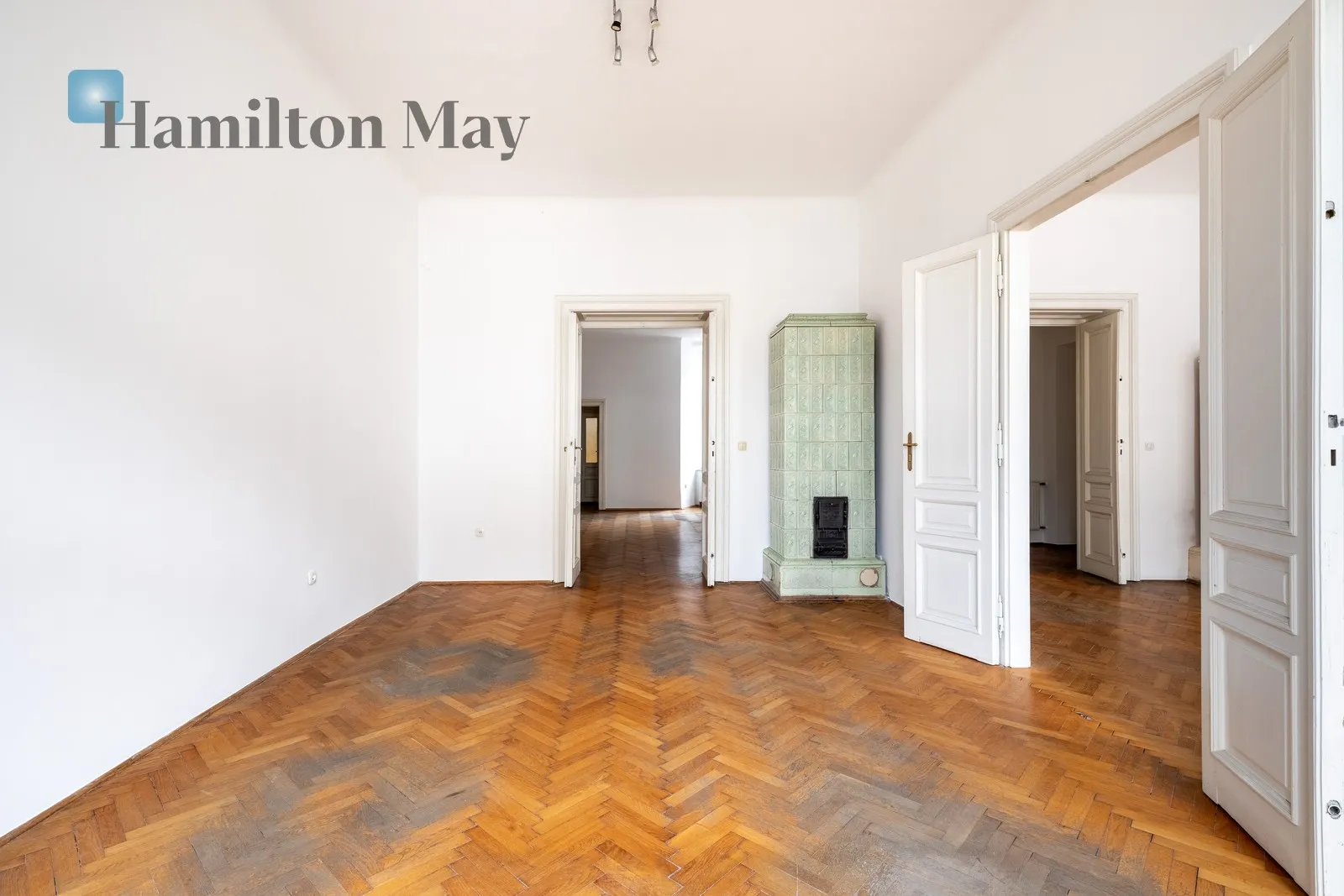 City: Kraków Street: Karmelicka Region: Stare Miasto Distance to centre: 0.95 km Level: 3 Price: 1980000 PLN Bedrooms: 2 Bathrooms: 1 - slider