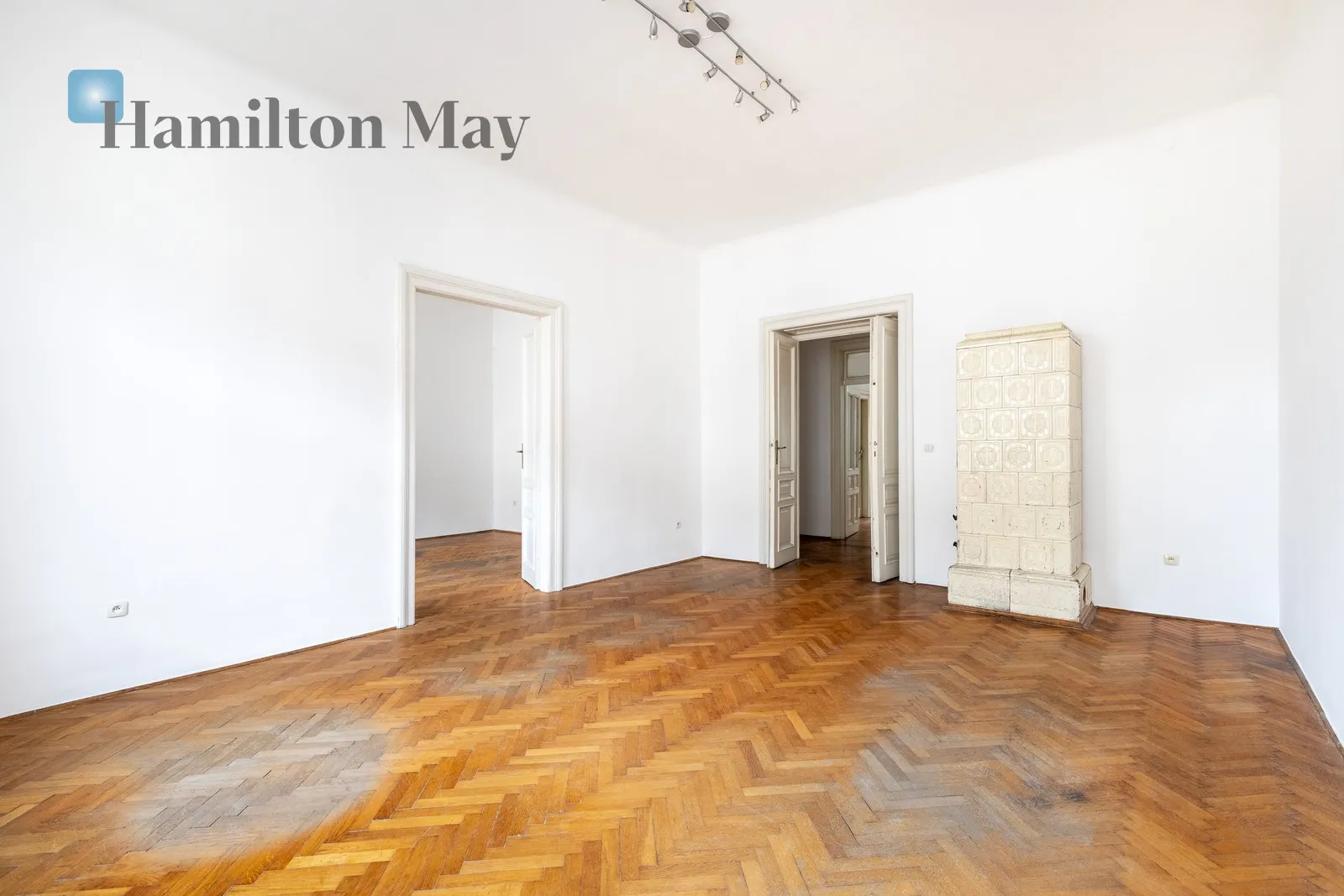 Region: Stare Miasto Distance to centre: 0.95 km Level: 3 Price: 1980000 PLN Bedrooms: 2 Bathrooms: 1 Size: 109m2 - slider
