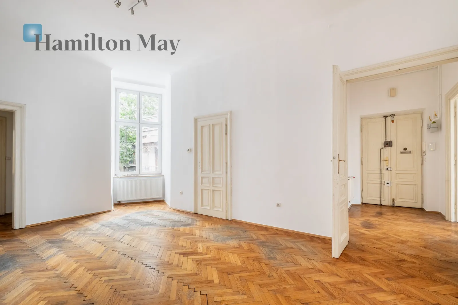 City: Kraków Street: Karmelicka Region: Stare Miasto Distance to centre: 0.95 km Level: 3 Price: 1980000 PLN - slider
