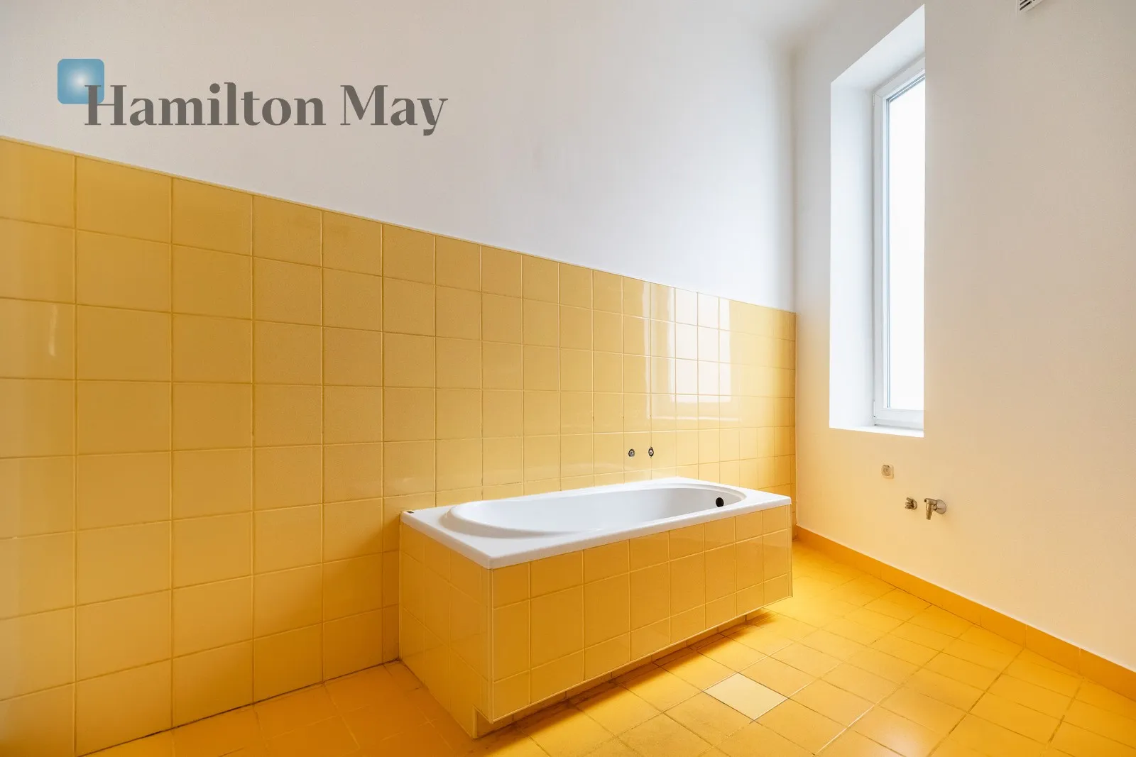 Region: Stare Miasto Distance to centre: 0.95 km Level: 3 Price: 1980000 PLN Bedrooms: 2 - slider