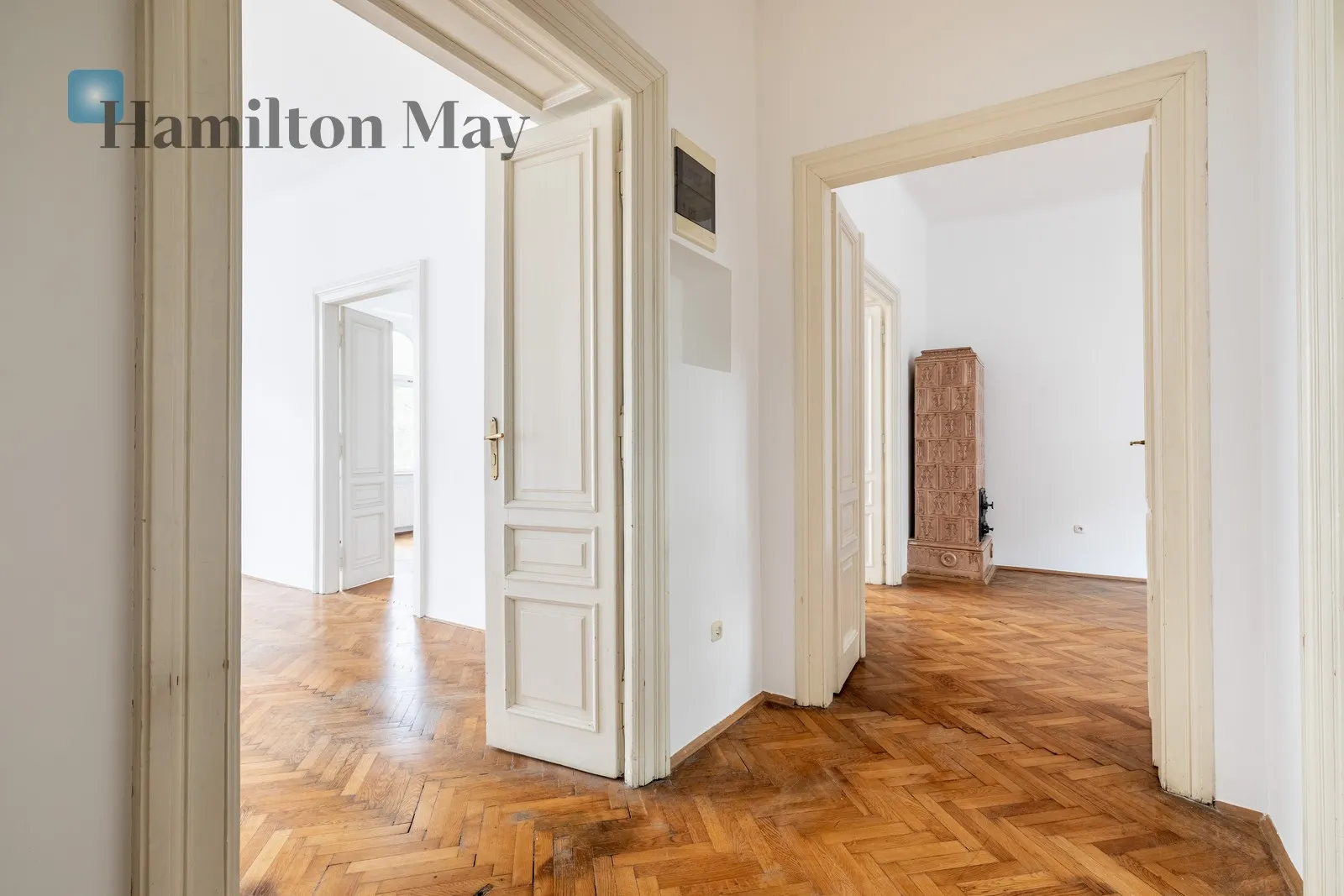 Distance to centre: 0.95 km Level: 3 Price: 1980000 PLN Bedrooms: 2 Bathrooms: 1 - slider