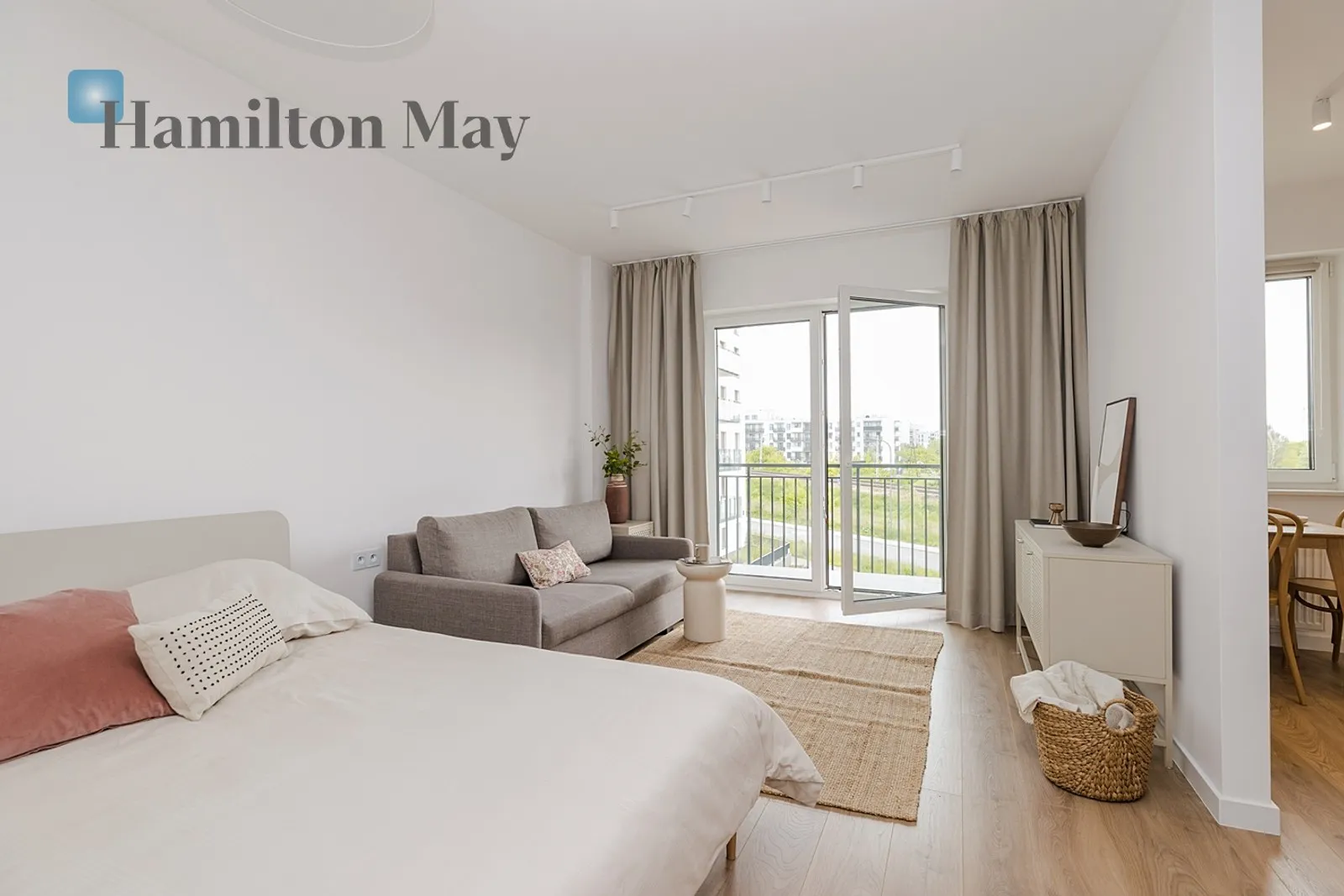 Street: Wschodu Słońca Region: Włochy Subregion: Raków Distance to centre: 5.73 km Level: 6 Price: 741180 PLN Bedrooms: 1 Bathrooms: 1 Size: 33.03m2 Price/m2: 22440 PLN - slider