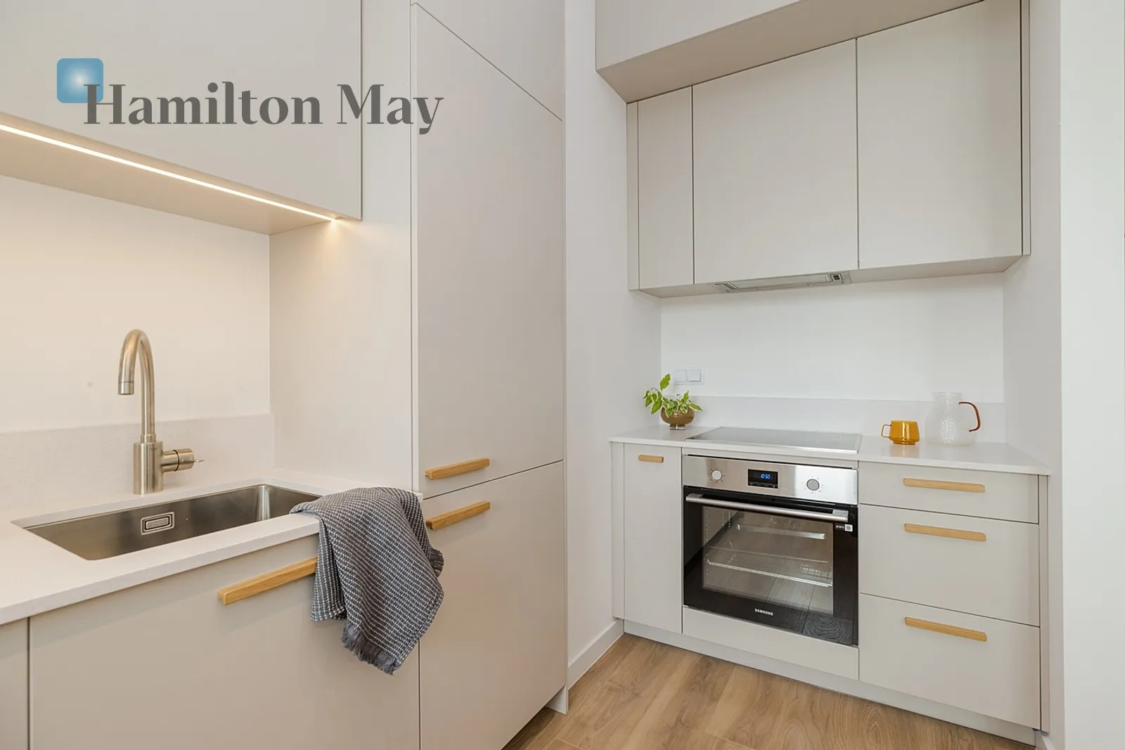 Street: Wschodu Słońca Region: Włochy Subregion: Raków Distance to centre: 5.73 km Level: 6 Price: 741180 PLN Bedrooms: 1 Bathrooms: 1 - slider