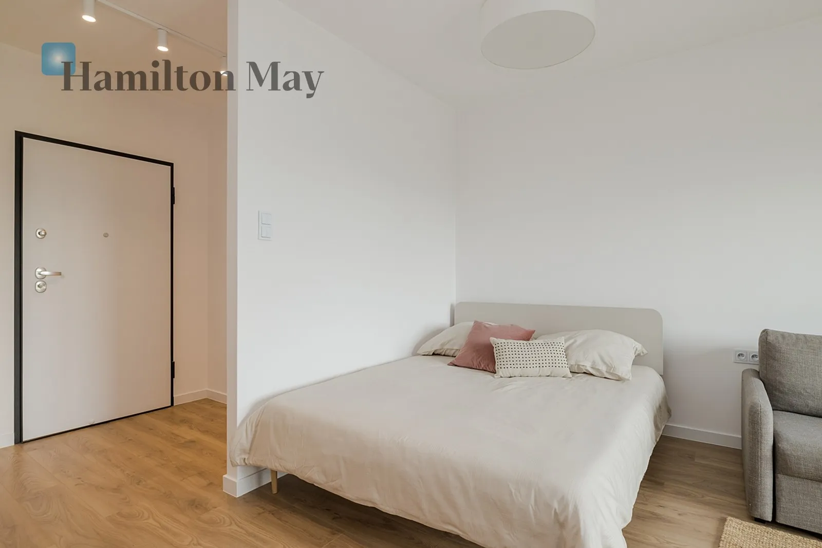 Street: Wschodu Słońca Region: Włochy Subregion: Raków Distance to centre: 5.73 km Level: 6 Price: 741180 PLN Bedrooms: 1 Bathrooms: 1 Size: 33.03m2 - slider