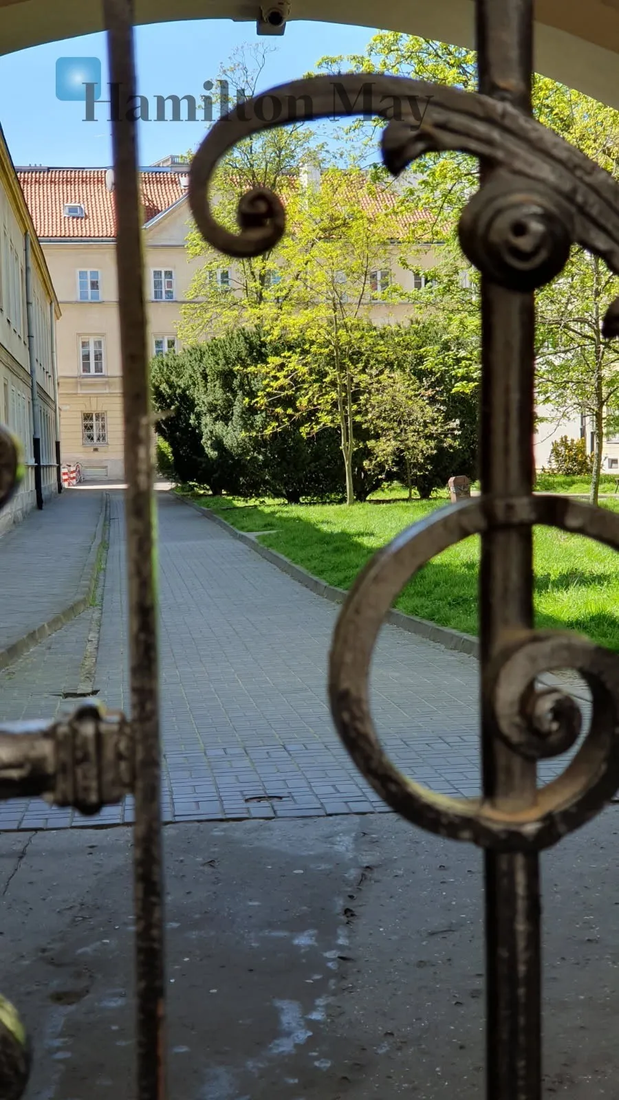 Wyjątkowe mieszkanie przy Starym Mieście – kameralny widok i historyczny klimat - slider