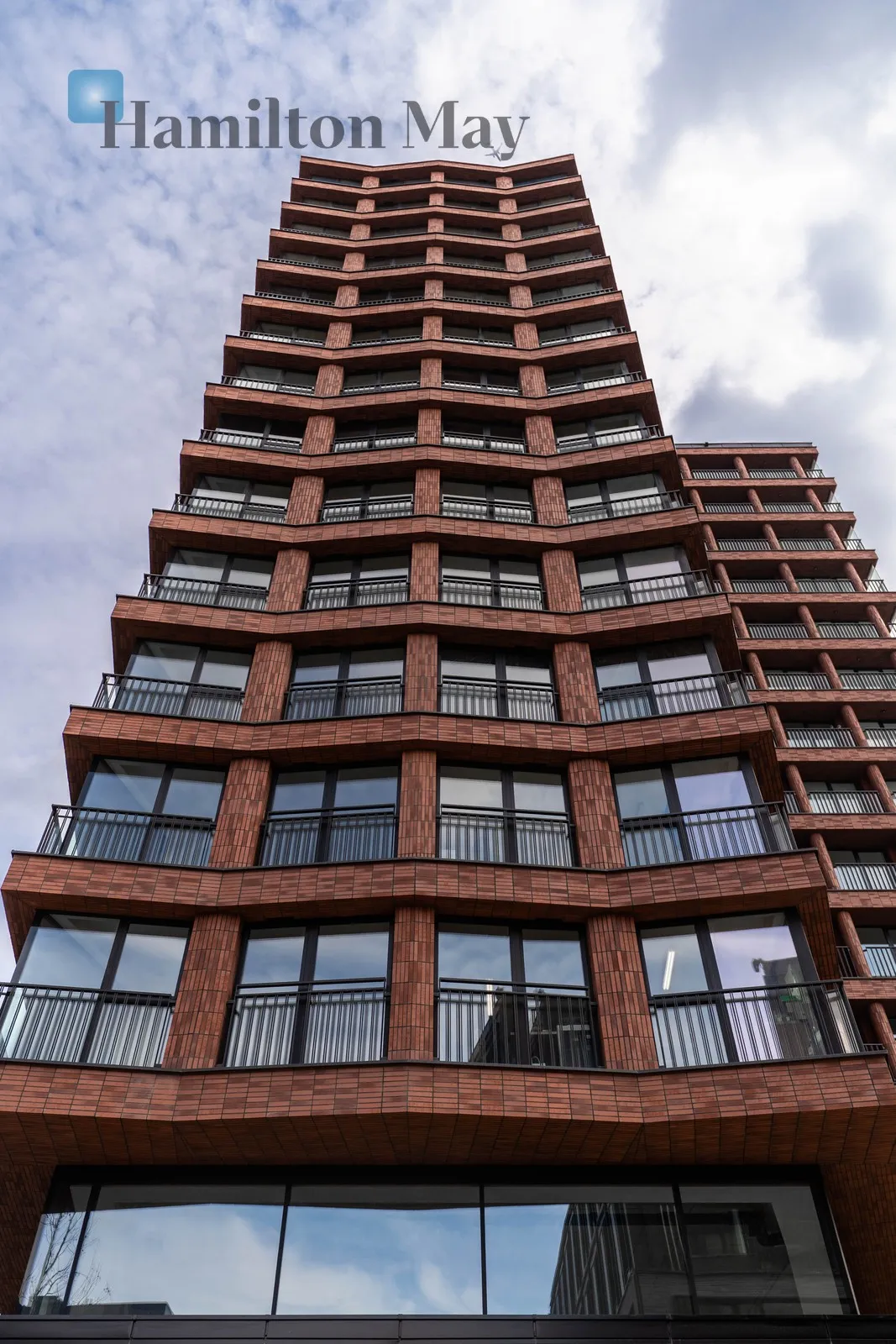 Level: 9 Price: 1400000 PLN Bedrooms: 2 Bathrooms: 2 Size: 59m2 - slider