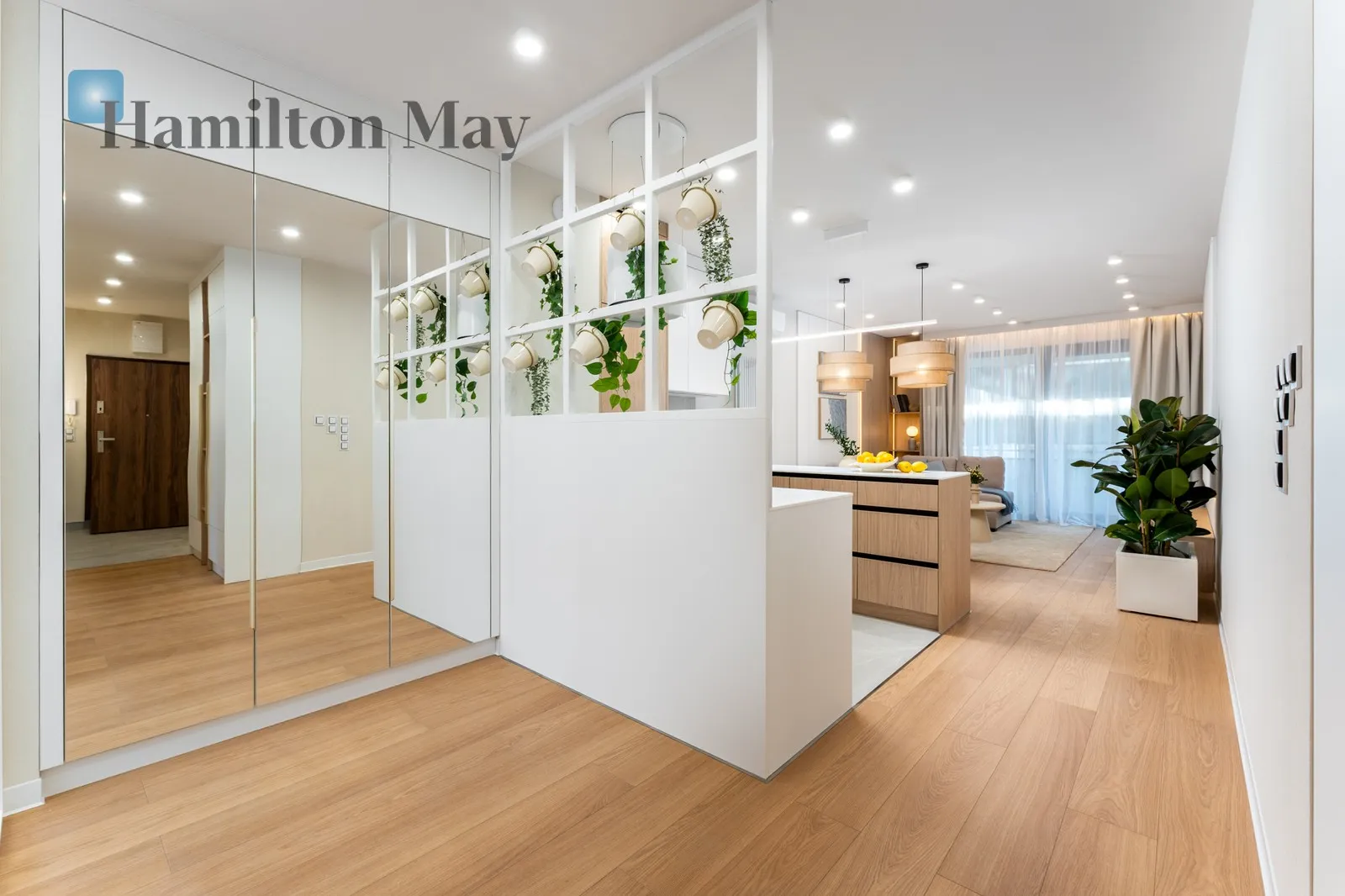 A finished apartment with a kitchenette for sale on Kijowska Avenue - slider