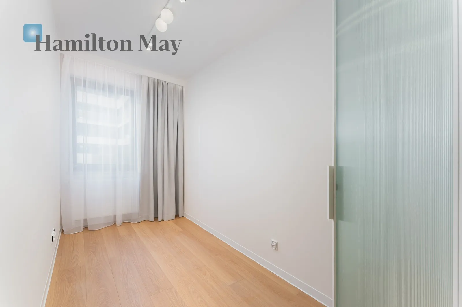 A finished apartment with a kitchenette for sale on Kijowska Avenue - slider