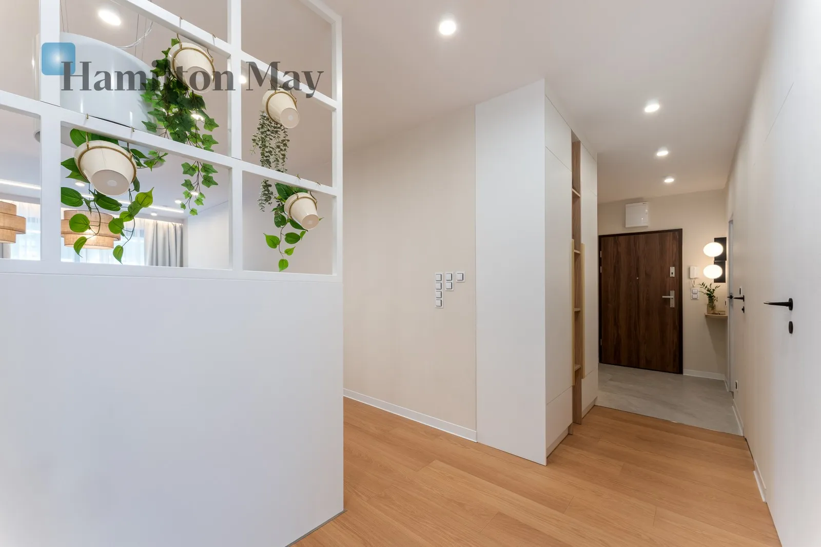 A finished apartment with a kitchenette for sale on Kijowska Avenue - slider