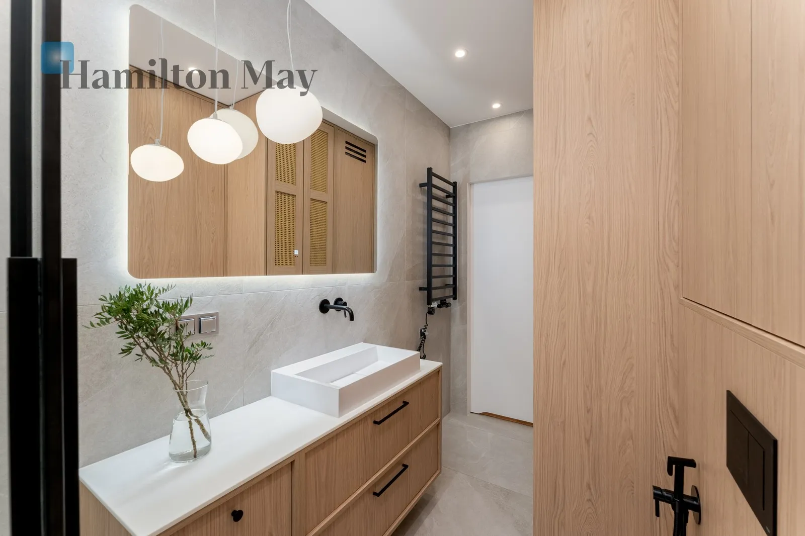 A finished apartment with a kitchenette for sale on Kijowska Avenue - slider