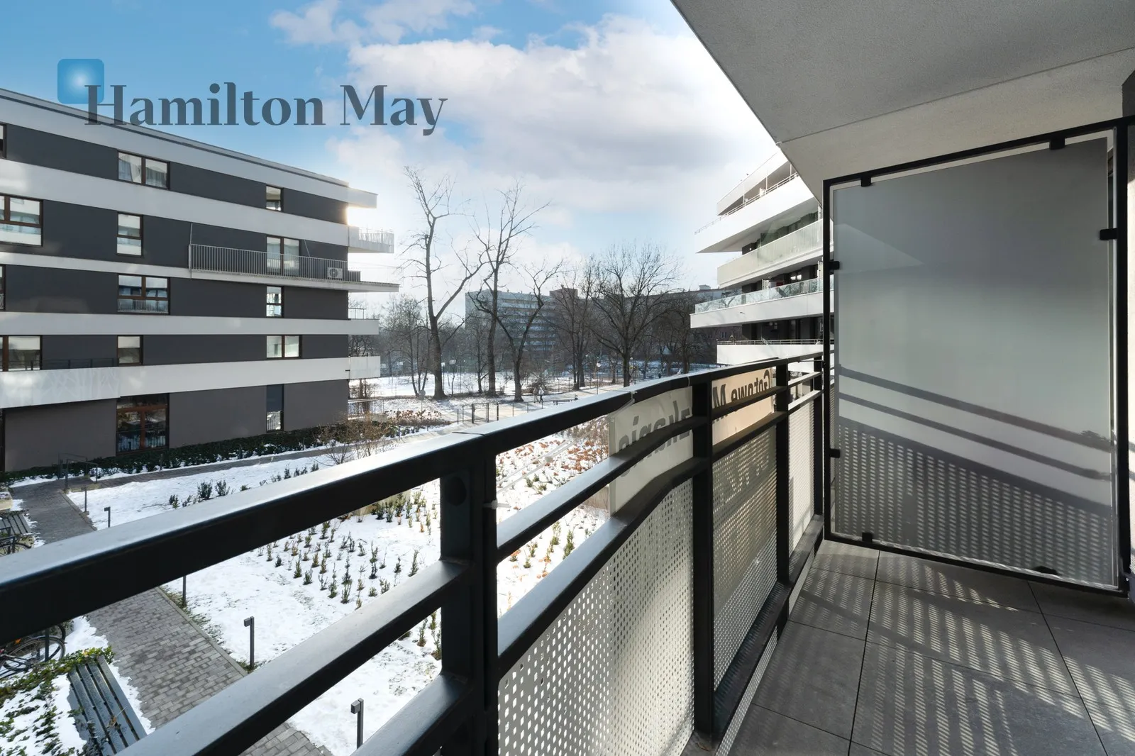 A finished apartment with a kitchenette for sale on Kijowska Avenue - slider